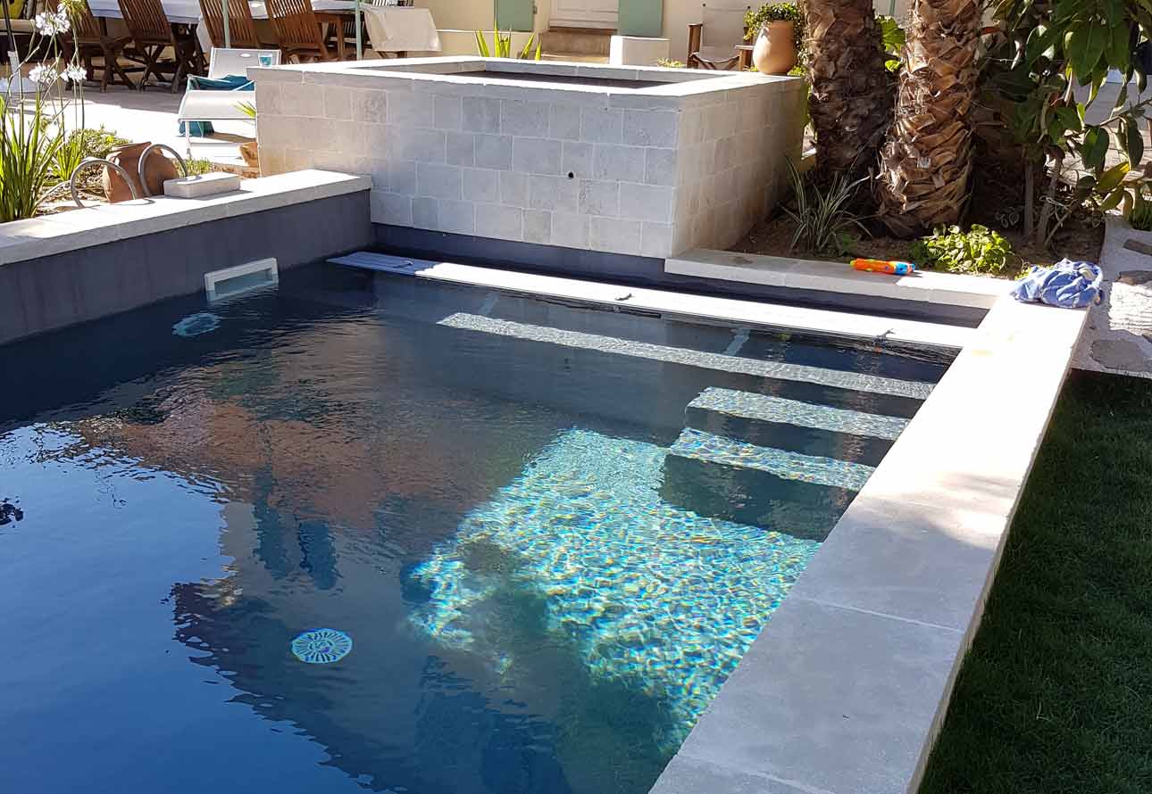 Piscine en béton armé – Marinal Piscines 83
